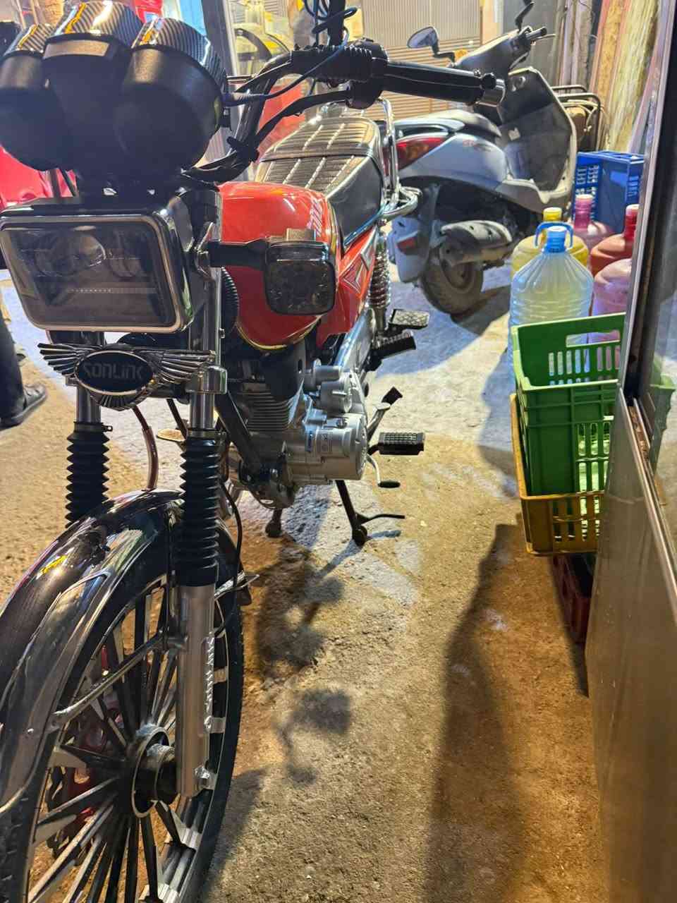 سلام عليكم دراجه سونك موديل 2025دراجه سعر 850وبيه مجال حك جيه كفالا عامه كلشي مناقصه   بصمه دراجه مفوله شلعه معدل اي نقص ما بيه ما متواجد علا لفيس ***********
