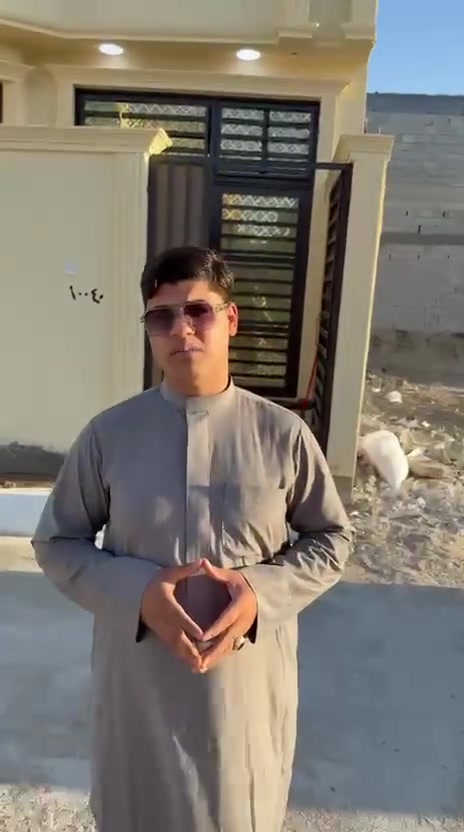 السلام عليكم متابعينه الكرام 
يوجد بيت لبيع 
المساحه ١١٠ م 
الجنس العقاري طابو زراعي 
يتكون البيت من غرفتين وصاله ومطبخ وصحيات ودوانيه 
السعر ٧٥ مليون وقابل للتفاوض 
الموقع البصره البصره ابوالخصيب 
طريق الوسطي السبيليات الغربيه 
علئ شارع ١٠ م 
لتواصل والاستفسار الاتصال 
*********** 
مكتب عقارات 
سيد رضا المكصوصي
