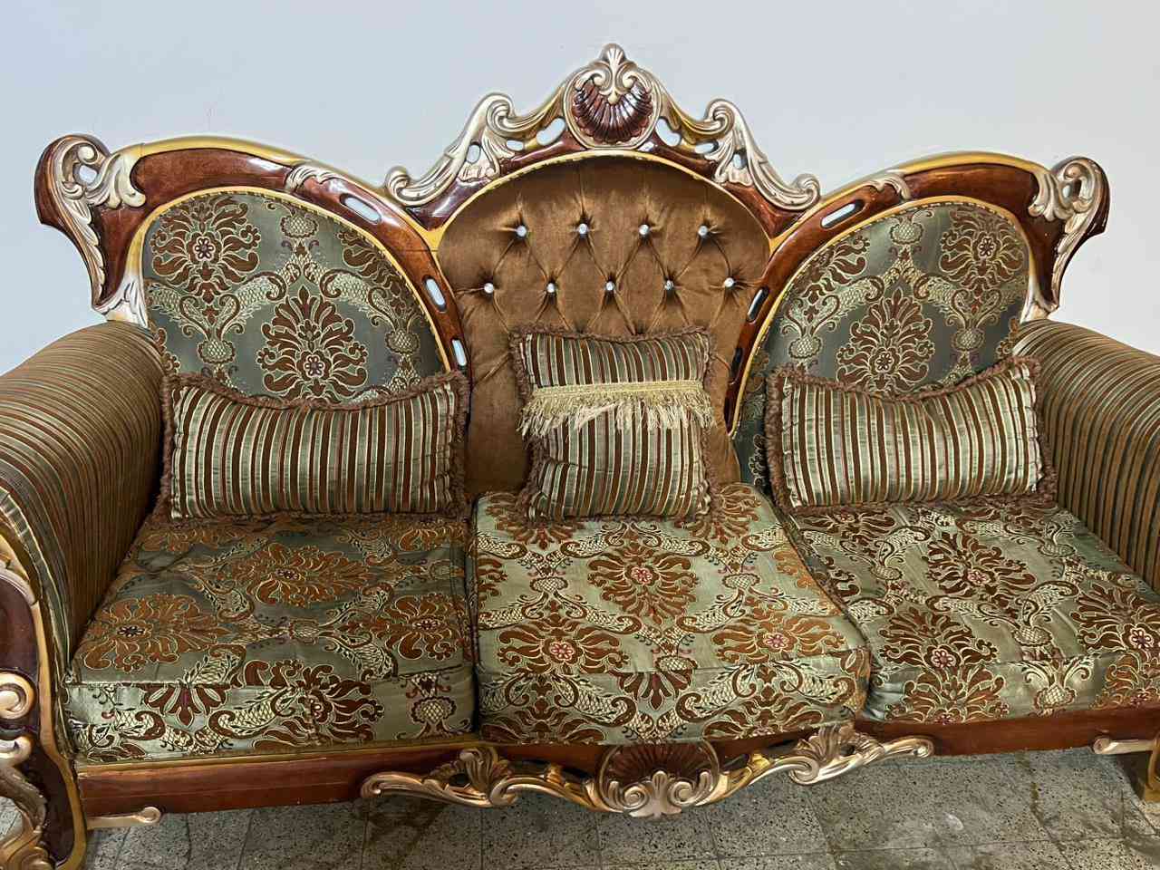 السلام عليكم 
تخم للبيع 10 مقاعد مع طبله وسطيه واثنين صغار 
السعر 700 وبي مجال🤍 
للاستفسار خاص


**إذا كنت صاحب هذا الإعلان وتريد حذفه لأي سبب، رجاءا أرسل رسالة إلى الدعم الفني**