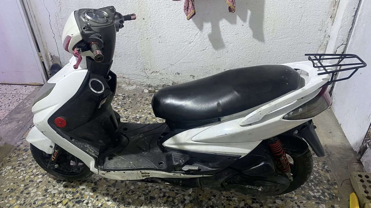 سلام عليكم سكنس فحل كوري 2012مكينة ناعمة تخبل كابريتر تجاري دبلات جدد تايرات جدد كهربائيات كاملة الدراجة ما ناقصهة شي بس الكلجات شوية يرادلها إدامة السعر 450 وبيها مجال 
رقمي ***********
