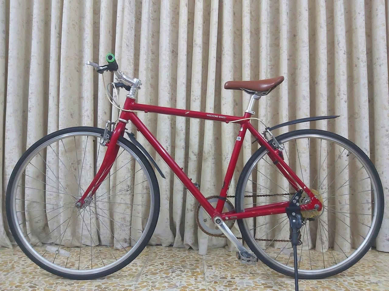 دراجة نوع 700c ماركة WEEKEND ويكند ياباني نظافة 95/% 

معدن فول المنيوم 
                      سستم شيمانو كامل 
                                              دشالي 7/1 
                                                         قياس الفريم 51M

السعر 100الف وبي مجال 

((العنوان/بغداد/البلديات)) رقم الهاتف ***********
