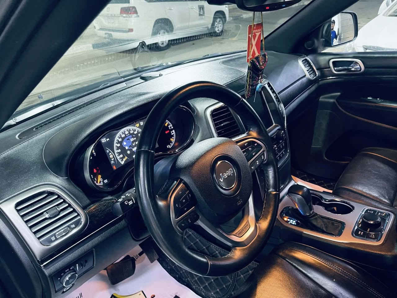 جيب ٢٠١٨  بغداد 
باسمي
فول مواصفات ١/١ حتى جكات بيهة 
 حساسات ورادارات امامي وجانبي وكومة مواصفات بعد ماشية ٧٠ الف
مراوس باوباما   
مكان السياره الكراده العرصات 
الحادث سرقة دعاميات والباب الخلفي من جهة الصدر
***********تصاال فقط وتساب
