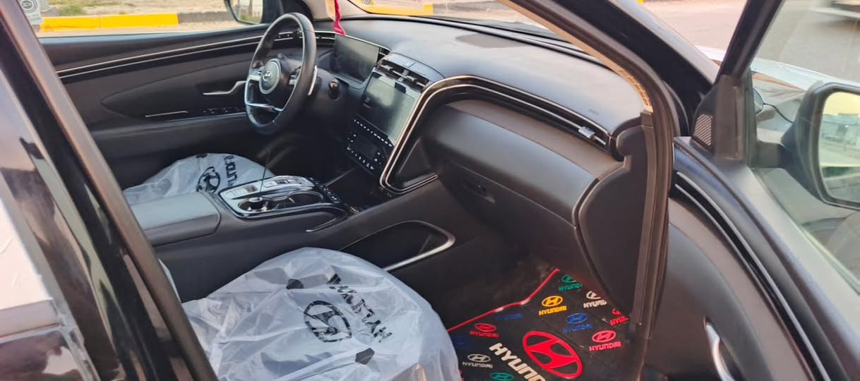 السلام عليكم للبيع توسان موديل 22 وارد امريكي رقم بغداد حره تحويل راعيها بالبصره فول مواصفات بانوراما تشغيل من بعد كشنات تدفع تبريد خمس كاميرات تتقدم وترجع بالريموت ماكينه جير كفاله حادثه مثل ما موضح بالصوره سياره جديده وجاهزهم تاير حداديه*********** سعره 175 وبيه مجال قليل
