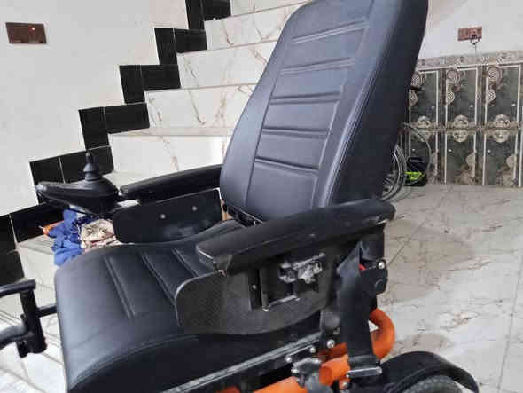 السلام عليكم كرسي متحرك للبيع كارتون سعر خاص ***********واتساب
