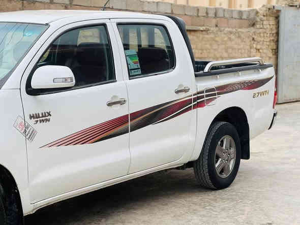 السلام عليكم بيكم هايلكس موديل ٢٠١٢ شاصي ١٩ سياره جاهزه من كلشي تخم تاير حداديه توي مسويه سياره بسمي رقم دولي سياره مالت جناي السعر ١٧٠ *********** /***********
