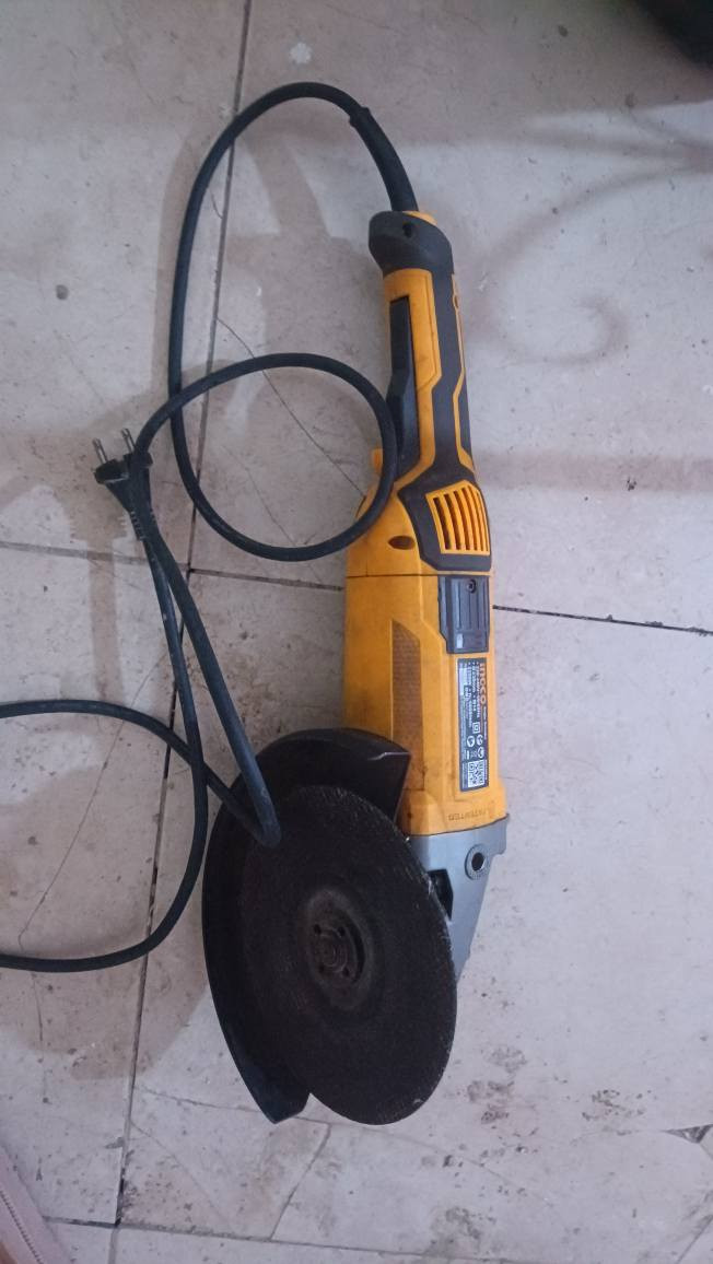 1- منشار ترددي بعده جديد شركه انجيكو سعر 45 الف 
2-كوسره حجم كبير ضخمه شركه انجيكو سعر 50 الف 
3-منشار كص مع القواعد موجوده مالته سعره 40  مكاني العماره ميسان لستفسار *********** عمارة, ميسان
