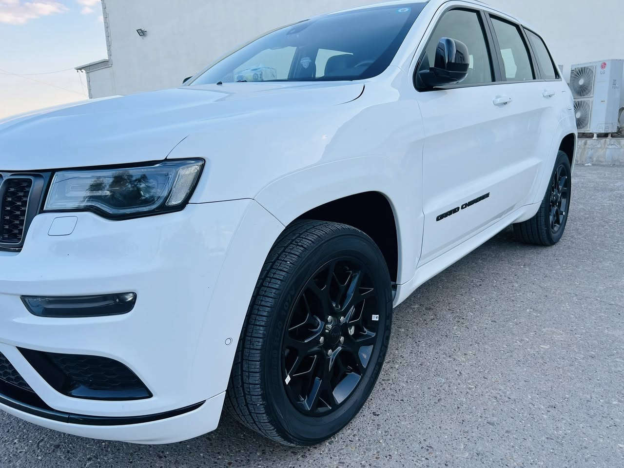 جيب فئة:    S
موديل:     2021

مكينة:     V6 3.6

خليجي وكالة هارلم 

سيارة نظيفة جدا ع وضعية الشركة

مكفوله كفاله عامه عدا  صبغ نص قبق الجنطه بدون دواخل والسونار مرفق في المنشور 

المواصفــات :

بانورامـــا

رادار جانبـي نقطة عميـاء رادار خلفـي

كشن حار بارد 

كشنات جلد كنتارة احمر واسود بلادي

ستيرن هيتـر + كهرباء

نظام توقف اوتـو ستوب

حساسـات امامي خلفي

صندوك كهربائـي

سماعات سستم صـوت

دمام بالصنـدوك

بصمة و تشغيل عن بعـد

كيج الكترونـي

نظام متعدد اوتو للطرق

مري قلاب وشفط

ماشية 48 الف كم

السعر 335 وبيها مجال بسيط للشراي 

 مكان السيارة:صلاح الدين قضاء الضلوعية

للاستفسار الاتصال ع الرقم:***********
