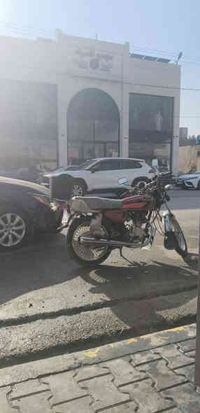 بعد السلام 
يوجد موطور اربعه كير موديل 2021

نضيف حيلل شلعه قويه 

كهربائيات كلها شغاله 

معمر جديد لا صرف ولا بخار 

السعر المطلوب 425وبي مجال قليل لشراي 

الاستفسار ***********
