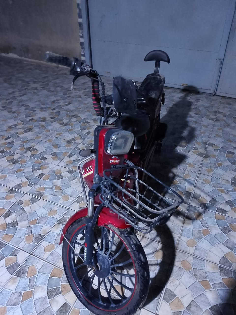 سلام عليكم بايسكل شحن موديل 2024 
حساسات نذار شغلات 
شاشه جديده
 ضفيرة جديده 
كفرات جديده تيارته تضاف
شاحنه جديده 
عوزه بس بطاريات وبي فطر بشاصي ملحوم 
سعره 50 الف قفل 
*********** 

مكان كربلاء طوريج
