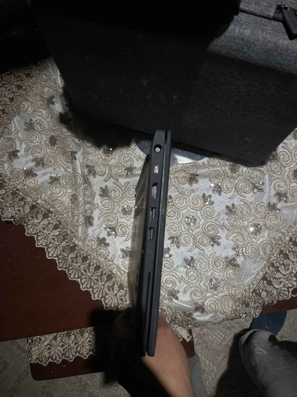 السلام عليكم لابتوب DELL معالج i7  شاشة لمس للبيع .
اللابتوب جدا نضيف وادائة قوي ومواصفاته جدا عالية يفيد الي عنده دراسة او برمجه 
المواصفات :
المعالج intel cori 7
الجيل : السابع 
كرت الشاشة : intel UHD GRAPHICS 
الرام : 8GB DDR4 
الذاكرة ( الهارد ) : SSD 256GB  M.2
الشاشة : لمس حجم 14.3 حوافها جدا ناعمه دقتها  تشغل 4K ضد التوهج 
شاشة لمس
منصب عليه وندوز 11 برو مفعل مدى الحياة.
منصب عليه اوفس مفعل موجوده  جنطته الاصليه وشاحنته الاصليه الجهاز مصارلي شهر من ماخذه السعر 350مكاني بغداد الدورة واتساب ***********
