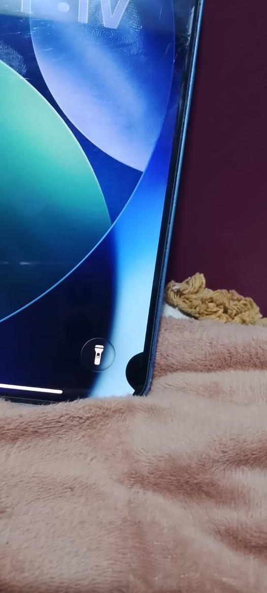 سلام عليكم آيفون ١٣عادي للبيع موضح التلفون كدامك بي نقطه للشاشه ممأثر عله الشاشه وبي اشوي كسر بلشاشه سعر ٢١٠بي مجال بسيط رجأن المبايل موضح كدامك مو من تجي تطلعلي ألف عيب بي         مكاني بابل ناحية أبي غرق
***********'
