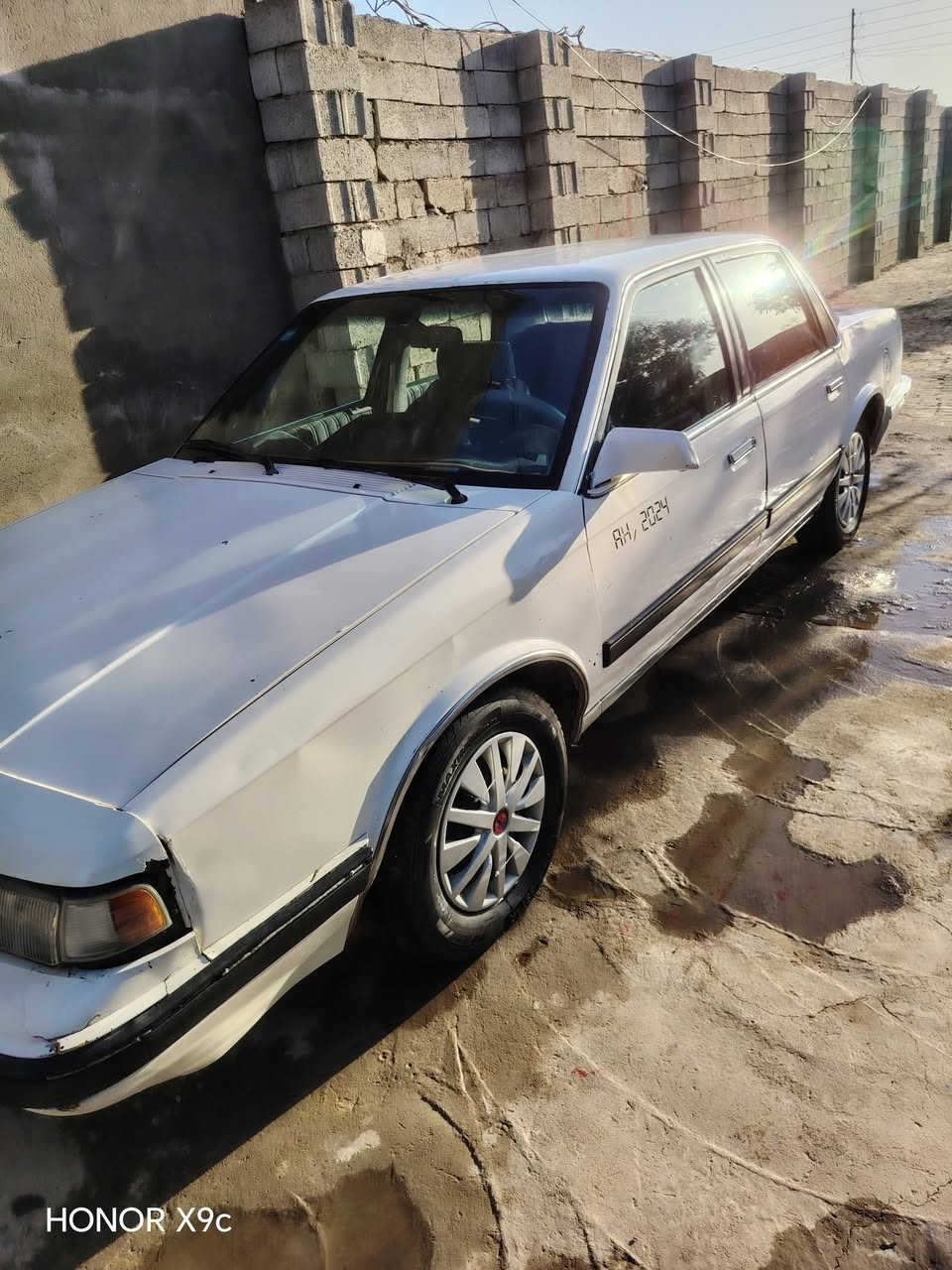 سلام عليكم للبيع سياره ولدز مديل 90رقم المني جديد تحوي مباشر سياره مكينه ماليمو جديده  كير مكفول سياره مابيه اي نقص عده التبريد ما مسي كبريسر شغال سياره خير من الله وين ما تريد شغل وطلع بيه مكان بغداد الحسينيه المعامل السياحي وهذا ***********
السعر 48بيه مجال

