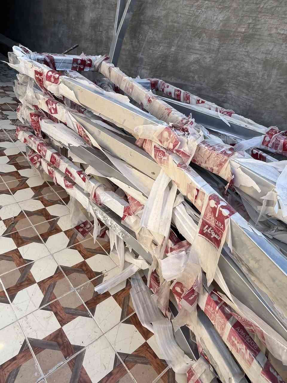 سلام عليكم عواميد كهربائيه جديده تخص المتجعات السياحيه ، والبساتين وغيروها الطلب والأستفسار علئ رقم ***********
