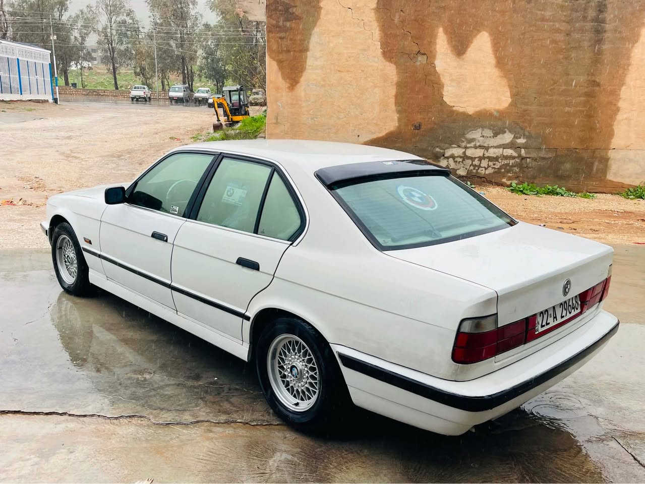 بيم موديل 1990تو ماتيك مه كينه ٥٢٥   ته بريد جام كا ره باى  ٧ باليف   ئه ى بيس   جوار تايه ويلى نوى له بنه  سه نه وى ره قه مى هه زه ى هه تا 2030 نويه   سيا ره كه ٢ پارجه ى بو ياغه  بى دعم و ليدان  سيا ره كه زور جوانه  زور خاوينه كيرو مه كينه و توندو تولى هه موو به شه رته  به ناوى خومانه هه موو كيانى به شه رته 
سعرى 67
***********
*********** كويسينجاك, أربيل
