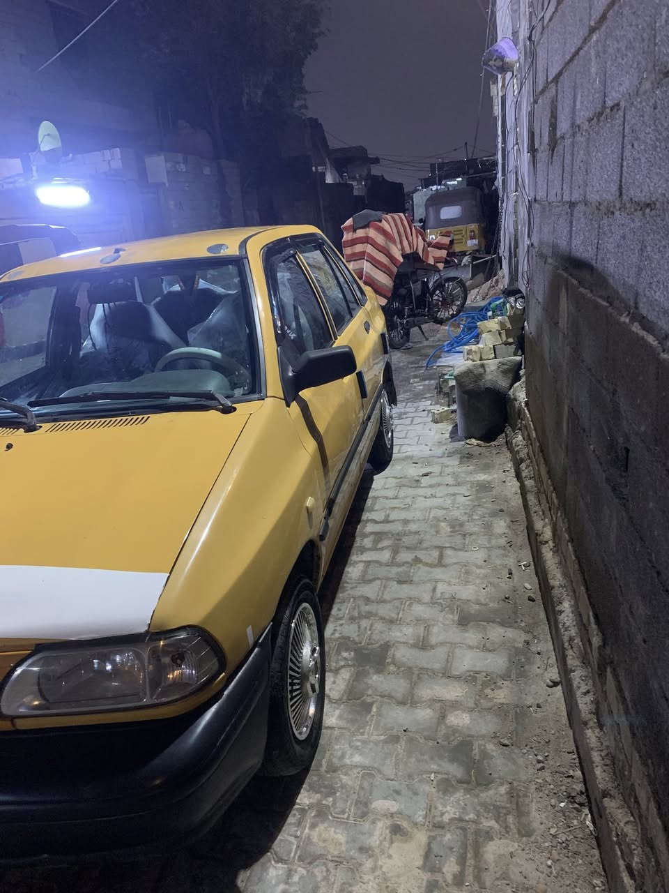 سلام عليكم سايبه مديل 2012سيارة جاهزة من كلشي كير حداديه كامله اي نقص مابيهة مكينتهة بيهة بدايت تبخير قليل مكينتهة برايد شواصيهة نضاف ***********سعر 27وبيهة مجال شراي يخابر
