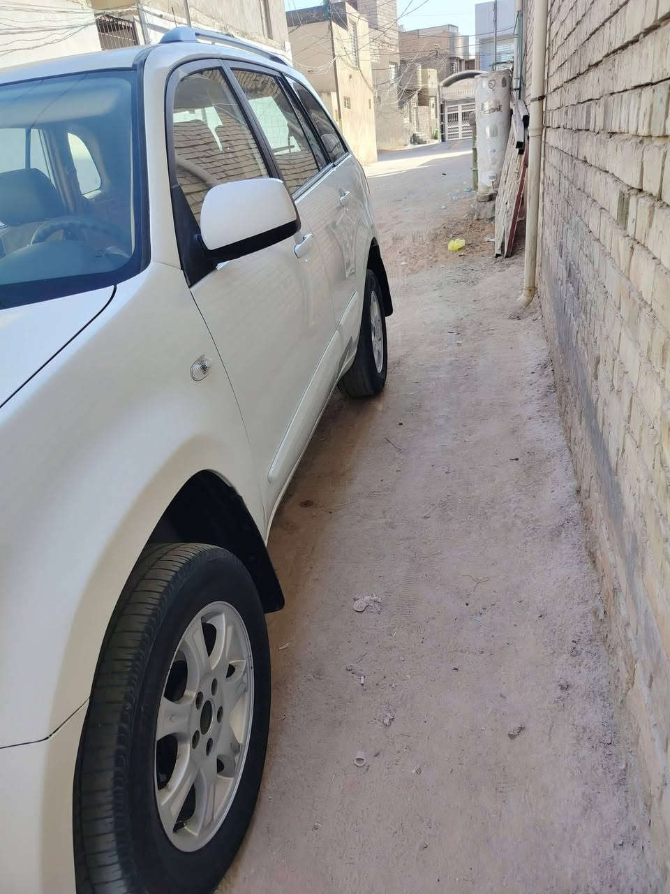 تيكو ٢٠١٤ محرك ١٨٠٠ كير كهربائي السياره كفاله من الضربه والتبديل كهربائيات كلها شغاله تبريد شغال السياره جاهزه ونضيفه رقم اربيل باسم شركه وكاله او تحويل السعر ٥٨ وبيها مجال بسيط شوفها واقنع بيها وبيك خير وتدلل *********** مكان السياره النجف
