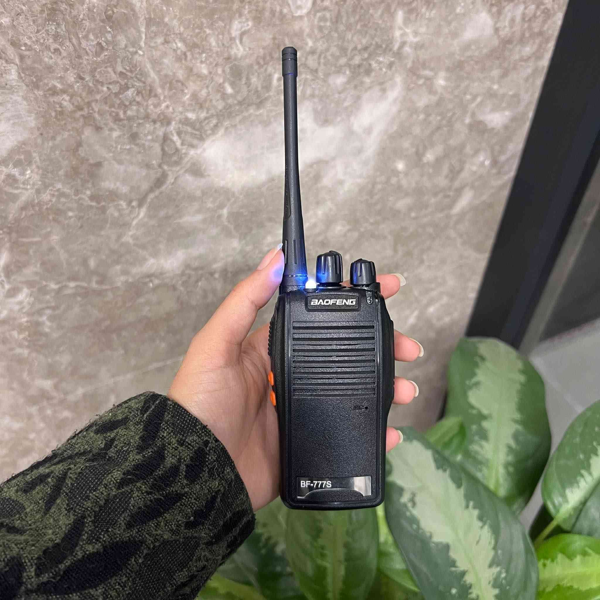 عروض الاصلي وتوصيل مجاني 🔴 🔴 
جهاز اتصال لاسلكي باوفنغ Baofeng BF-777S – راديو محمول ثنائي الاتجاه HF/VHF

الموديل: BF-777S

جهاز اتصال لاسلكي محمول من Baofeng مصمم للتواصل المباشر عبر موجات الراديو، مناسب للاستخدامات اليومية التي تتطلب اتصالًا واضحًا وبسيطًا.

• راديو محمول ثنائي الاتجاه (Portable Two-Way Radio)

• يعمل على نطاق HF / VHF

• مزوّد بنظام DSP لمعالجة الإشارة الرقمية

• يدعم 16 قناة اتصال

• يحتوي على أنظمة CTCSS / DCS لتصفية الإشارات

• يدعم أوضاع Wide / Narrow ووظيفة VOX

• يعمل ببطارية Li-ion (ليثيوم أيون)
• النوع: جهاز اتصال لاسلكي محمول
• نطاق التردد: HF / VHF
• عدد القنوات: 16 قناة
• نظام الإشارة: DSP Digital Signal Processing
• خصائص الإشارة: CTCSS / DCS
• أوضاع القناة: Wide / Narrow
• خاصية التحدث بدون زر: VOX
• نوع البطارية: Li-ion
السعر 40 وتوصيل مجاني الاصلي بغداد, العراق


**إذا كنت صاحب هذا الإعلان وتريد حذفه لأي سبب، رجاءا أرسل رسالة إلى الدعم الفني**