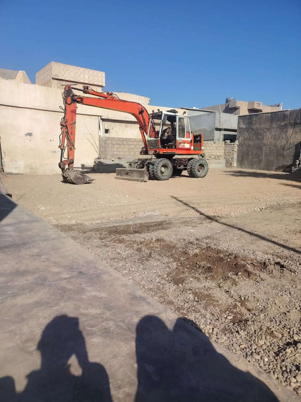 اسلاموعليكم للبيع حفاره لبهير حجم 900 موديل 91 اسعر 140 الستفسار عل رقم  ***********
