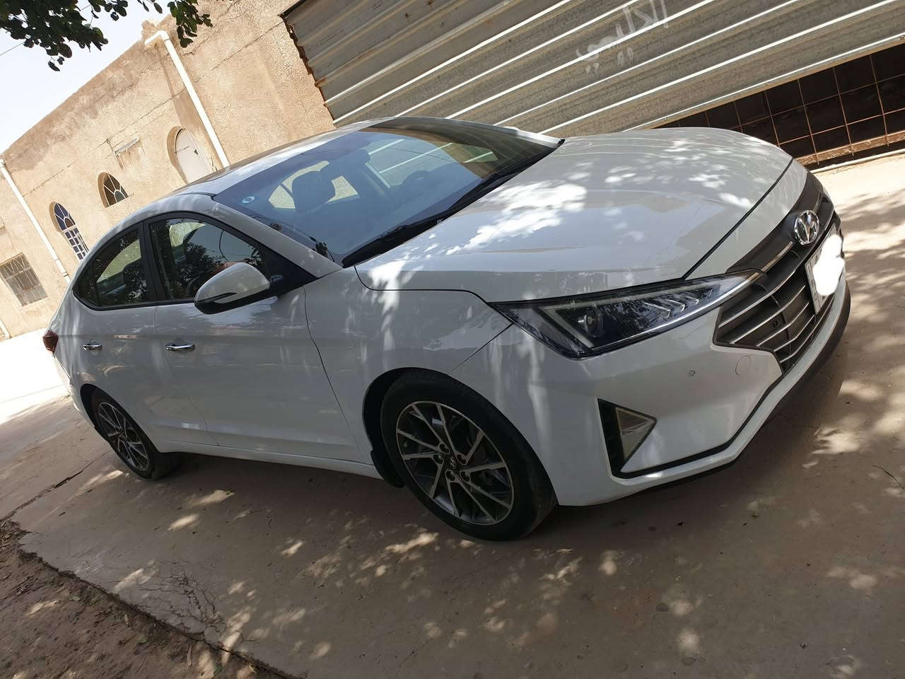 السلام عليكم ...
 النترا خليجي 2019 فول مواصفات 
فتحة بصمة جلد كامره شاشة جبيرة 
جنطة كهرباء مكينة 2000 دوش 
وبقية المواصفات المعروفة ماشية 104 الف
 مكفولة عدى بارد بالبنيد و بارد بالجنطه وصبغ الدوسة عكس السايق مكينة وكير جدد وتبريد ثلج 
رقم جديد دولي بأسمي تحويل مباشر بأسم المشتري
السعر 148 وبيها مجال بسيط 
للاستفسار *********** مكان السياره بغداد
