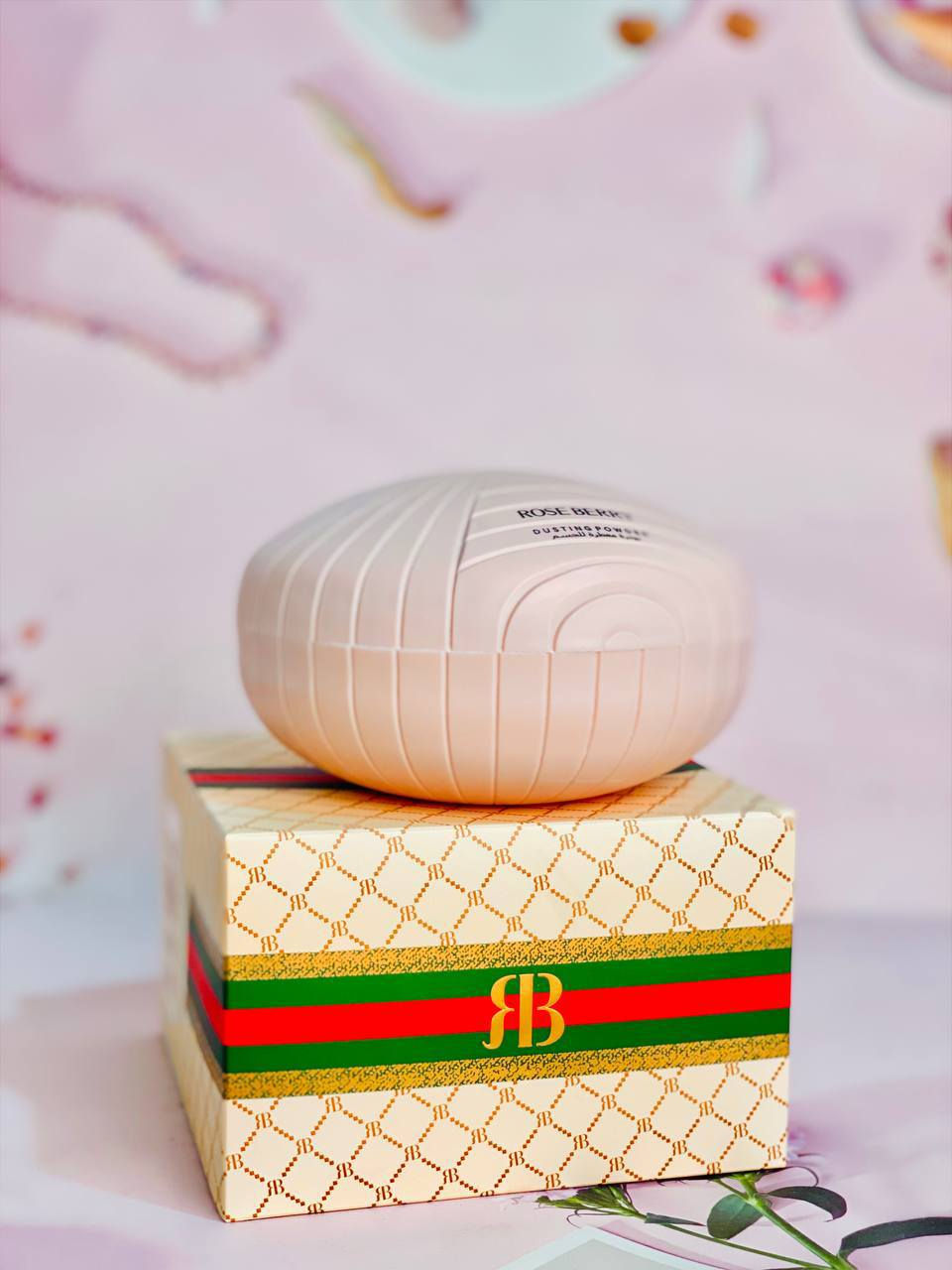 🎀 بودرة الجسم الترند من ماركة روز بيري 🧸
بودرة جسم معطرة بتركيز عالٍ تمنحك إحساس بالانتعاش والنظافة طوال اليوم 

💖 متوفرة بـ 5 أنواع مختلفة بروائح حلوة ومنعشة تناسب كل الأذواق 

مميزاتها:
✨ تعطي رائحة عطرة تدوم لساعات
✨ مثالية للاستخدام اليومي بعد الاستحمام
✨ تساعد على امتصاص الرطوبة الزائدة من الجسم
✨ تترك البشرة ناعمة ومنتعشة


**إذا كنت صاحب هذا الإعلان وتريد حذفه لأي سبب، رجاءا أرسل رسالة إلى الدعم الفني**