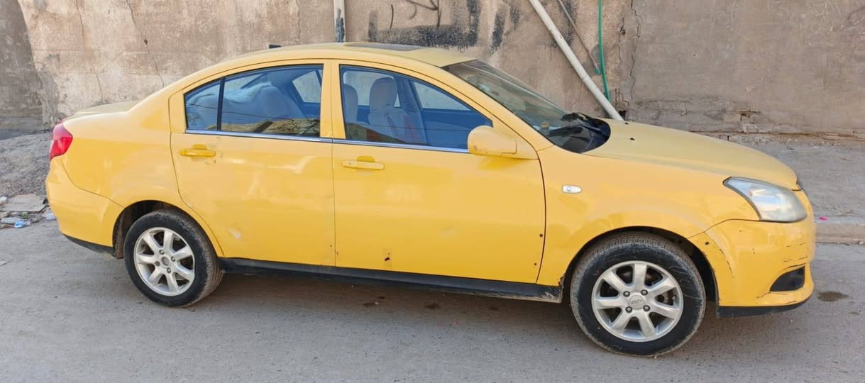 السلام عليكم.أخوان عندي  سيارة  شيريE5.. موديل 2014گير ومحرك بلادي حجم المحرك 1800كامل المواصفات...بيها ضربة خفيفه  ب باب السائق وبيها خياسات بالأبواب الخلفية تم تصليحها تبريد تدفئة شغاله الجامه الأماميّة بيها كسر. دوشمة بلادي وتم دوشمتها جديد أرضية جلد كهربائيّات شغالة... هيئة وغرامات مصفرة سيارة ماشية 88 ألف وقابله للزيادة السعر47  ورقة وبيها مجال  للتواصل عبر الواتساب 
***********
