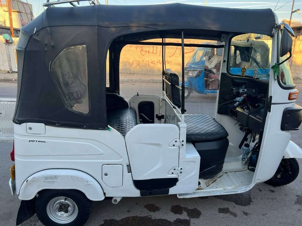 السلام عليكم شلونكم شخباركم  
للبيع تيك توك
العنوان بغداد موجود رقم موبايل
***********
