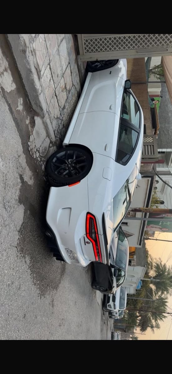 دوج جاجر RT الاصدار الاخير موديل ٢٣ الساره ماشيه ٨٠٠٠ ميل بعده زيرو
المواصفات فول عده الفتحه يعني داخل كنتار ودشبول خياط  
السياره من دون ايرباك 
بيه الباب مبدل بلاد نفس الون  وجاملغ صبغ فقط   
بجم كبس  
السياره جديده ومن دون نقص وبسمي ثاني يوم احولك  
السياره معروضه ٢٨,٥٠٠ 
موقعه  السياره بغداد 
***********
