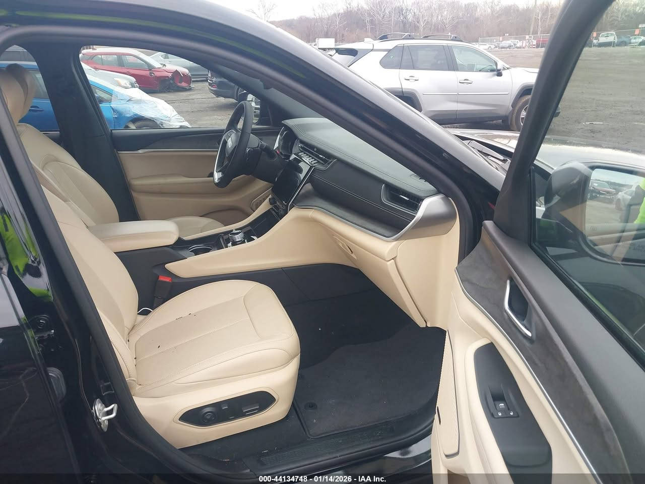 🚨 تنويه مهم
هذه السيارة معروضة في المزاد الأمريكي 🇺🇸
والمزايدة والشراء تتم عن طريق مكتب الباخرة للمزادات 🇮🇶

───────────────
🚗 (هايبرد) نوع السيارة:2024 JEEP GRAND CHEROKEE 4XE
📅 تاريخ المزاد:الاثنين 09-03-2026
💰 السعر: يتحدد داخل المزاد
📊 الممشى:14170 ميل فعلي
🛠️ المحرك: 4 سلندر / 2 لتر
───────────────

🔥 مجاناً مجاناً مجاناً
📄 تقرير كارفاكس مجاني بدون أي مقابل
───────────────

🚗 سحب السيارة خلال 24 ساعة من وقت التسديد
💸 حسابات مخفّضة وعمولات أقل من السوق
───────────────

🚢 الشحن متوفر من:
🇺🇸 🇨🇦 جميع الولايات الأمريكية والكندية
➡️ شحن مباشر إلى العراق
➡️ العقبة – جبل علي – ميرسين
───────────────

🛃 تخليص كمركي كامل من ميناء أم قصر
🏔️ تخليص كمركي إلى إقليم كردستان
🇯🇴 شحن مباشر إلى عمّان (العقبة)
🇹🇷 شحن إلى ميناء ميرسين – تركيا
───────────────

🏢 فروع الشركة:
📍 الفرع الأول: بغداد – السيدية – الإعلام
📍 الفرع الثاني: الإمارات العربية المتحدة – الشارقة – الصناعية 4
───────────────

👥 مجموعة البيع والشراء:
https://www.facebook.com/share/g/17pXXBgeeU/?mibextid=wwXIfr

───────────────

🎵 TikTok:
https://www.tiktok.com/@al_bakhera?t=8qGOLioZlVE&_r=1

───────────────

📞 للاستفسار والتواصل:
+9647739115599


**إذا كنت صاحب هذا الإعلان وتريد حذفه لأي سبب، رجاءا أرسل رسالة إلى الدعم الفني**