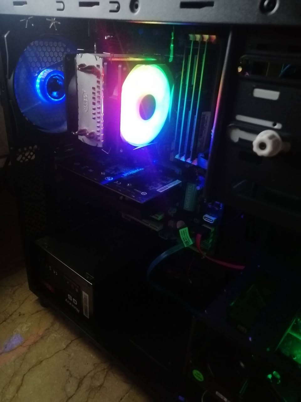 السلام عليكم كيس حاسبه للبيع المواصفات
i7 3770
مذر بورد GIGABYTE موديل GA-H77-DS3H
Ram  20 GB     1600 mhz
Pwer supply 500 w  prand Huntkey بي منفذ كرت شاشه
GT1030  2 GB GiGabyt
هارد 256  ssd   نوع تيم كروب  تايوان
هارد hhd 500 gb
مبرب غازي دبل فان نوع ديب كول  ارجي بي
كيس نوع GAMEMAX جامه شفافه الجانبيه منصب وندوز 10. السعر 230 الف  مكاني بغداد ساحه عدن


**إذا كنت صاحب هذا الإعلان وتريد حذفه لأي سبب، رجاءا أرسل رسالة إلى الدعم الفني**