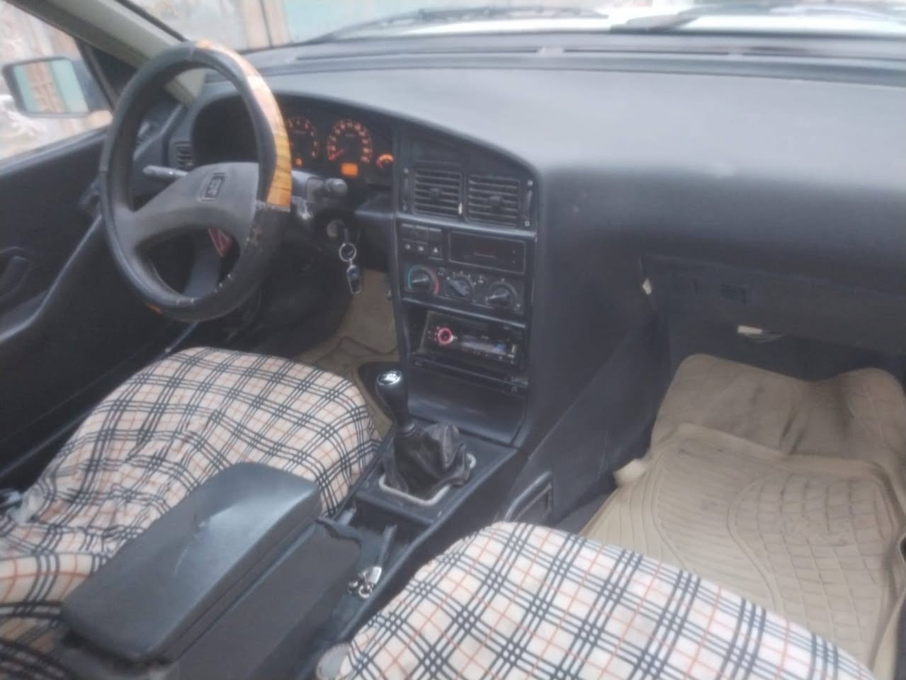 سلام عليكم بيجو روئ سياره مابيها ضربه قويه نضيفه وحلوه وادامه كامله للمكينه والكير موديل 2009 تبريد شغال ثلج سعر ٢٥ وبيها مجال مكانهه النجف رقم ***********
