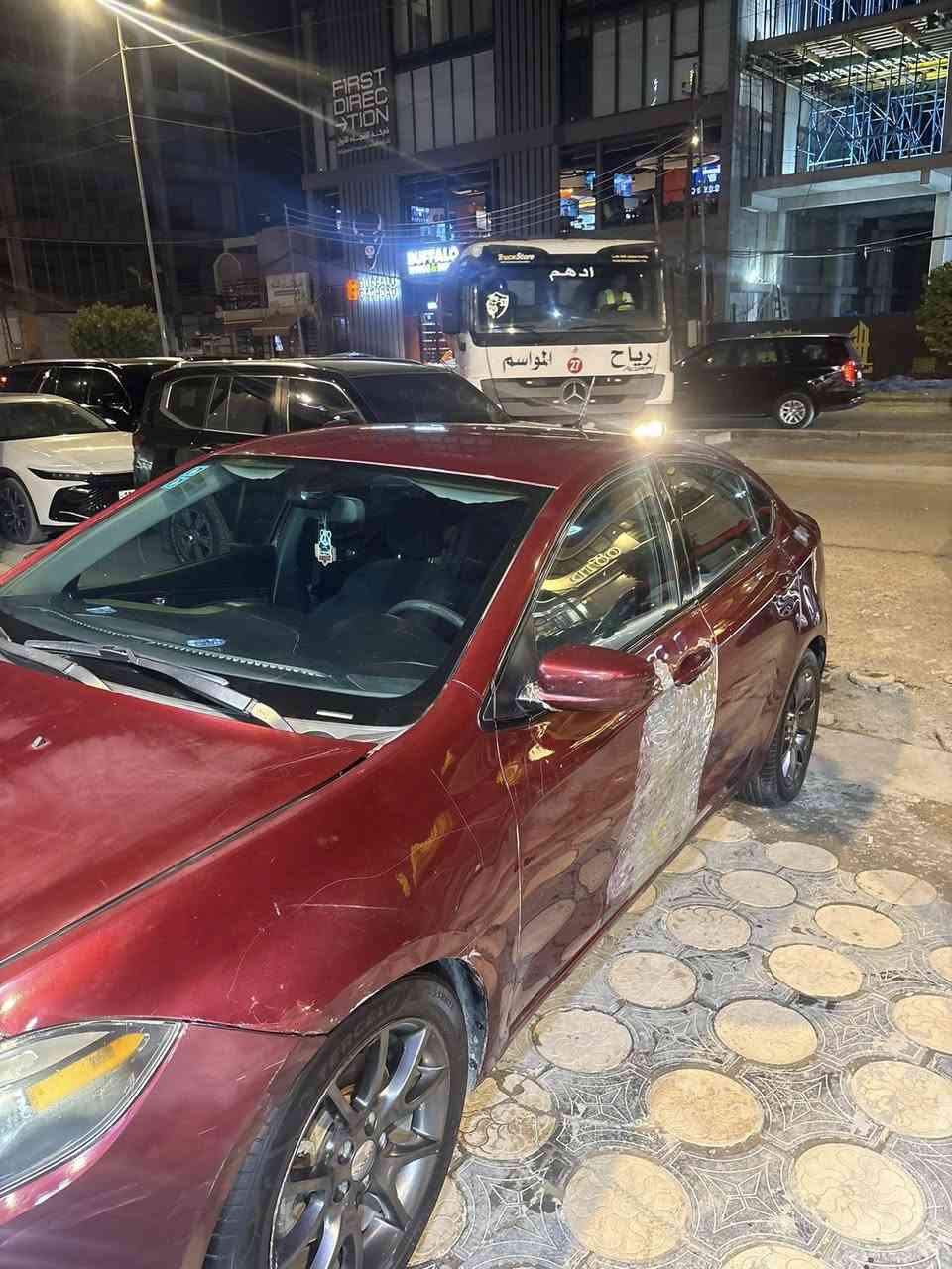 السلام عليكم دوج دارت 2015  السعر ٧٨ وبي مجال رقم بغداد
باب السائق دعمتني دراجه وصلحته بقه بس صبغ وصور الحادث مال امريكا موجوده مرفق مكان بغداد المنصور ***********
