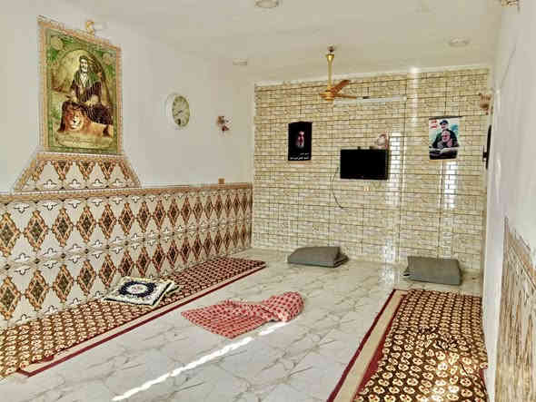 السلام عليكم
  دار للبيع
طابو زراعي سند 25 
العنوان / /بابل المدحتيه
شارع المعاره قرب سيد جواد العناوي
شارع سيد سهيل 
المساحة//650
خدمات كامله من ماء وكهرباء
السعر/130وبي مجال
تفاصيل البيت طابق واحد 
استقبال 
صاله 
محل 
غرف عدد(3)
مطبخ حار وبارد
منور خلفي وجانبي
مجمع صحيات داخليه وخارجيه
طارمه و حديقه 
السطح كامل اشتايكر 
للاستفسار
***********
