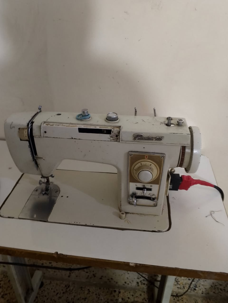 للبيع مكينه براذر ياباني عدل وتطريزكلش نضيفه وعلى الفحص ب80قفل واذا اكومراوس بمكينه براذر منزلي وانطي فرق المكان بغداد الجديده شارع  المسبح رقم ***********
