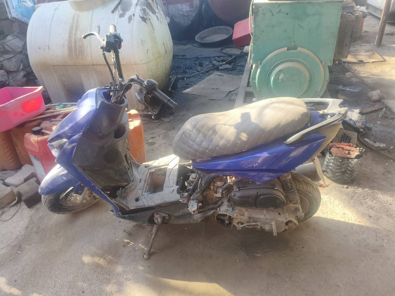 السلام عليكم دراجه سكنس صيني محرك محور ماكس سلف رياضي ابيع كوم حديد ب٧٠ الف وبيهة مجال


**إذا كنت صاحب هذا الإعلان وتريد حذفه لأي سبب، رجاءا أرسل رسالة إلى الدعم الفني**