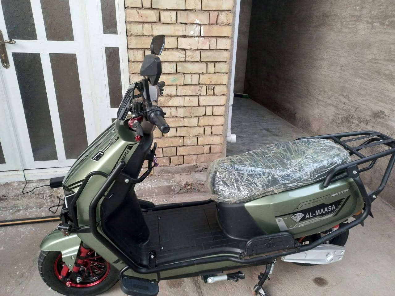 السلام عليكم 
مكلف بلنشر 
ماطور ماسة الدب 2025 
6 بطاريات ملف 3500
السعر 675 وبي مجال 
مكاني الرمادي 
الشراي يتصل ***********
