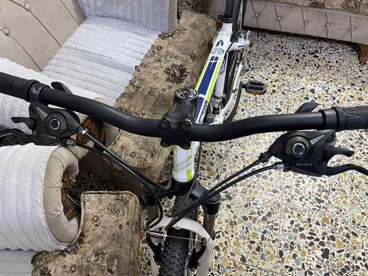 السلام عليكم 
باله غير مستخدم بالعراق 

GT

27.5/M

المعدن ألمنيوم 

خفيف الوزن

بي تكحيلات بسيطة 

نظيف جداً 

السعر 275


**إذا كنت صاحب هذا الإعلان وتريد حذفه لأي سبب، رجاءا أرسل رسالة إلى الدعم الفني**