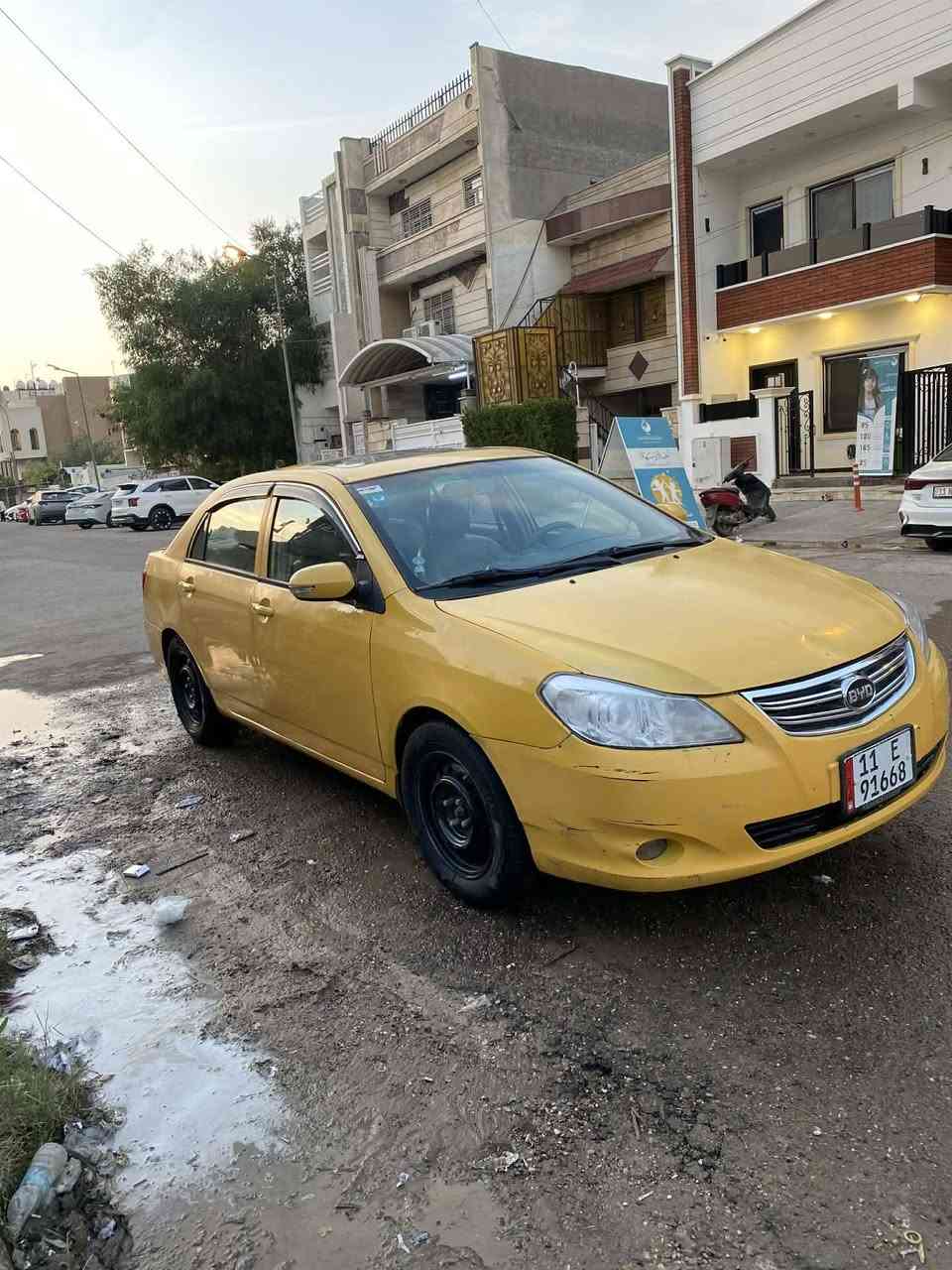 اسلام عليكم
بيوايدي موديل 2013 بصمه رقم بغداد محرك كير ابلاديات خير من الله جاملغ امامي يمنه فقط مبدل سونار موجود سنويه ل2031
تحويل ثاني يوم مكانها بغداد 
***********
