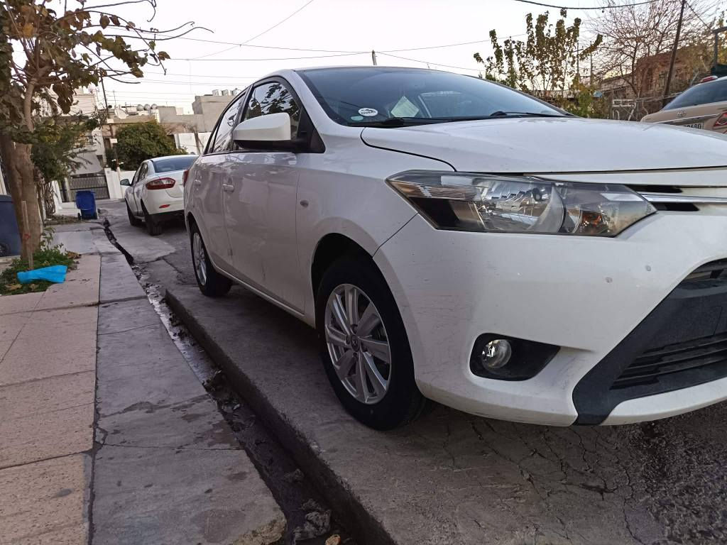 یارس 2014 مەکینەگەورە تۆماتیک
سەنەوی نویێە بەناو خۆمە 
چوارپارچە و دوو پەڵەی بۆیاغە بەبێ ناوگرتن 
تایەو پاتری نوێیە یەک دینار مەسرف نیە
لەهەولێرم *********** أربيل, العراق
