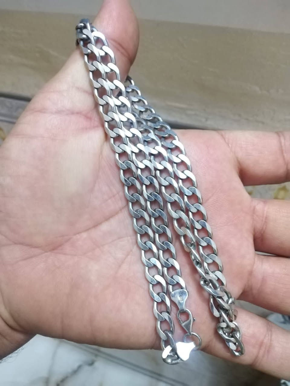 السلام عليكم
زنجيل مع سوار فضه خشن كارتر وزن ٨٥ غرام نضافه تامه لبيع سعر الغرام ٤٠٠٠ الف مكاني ناصريه *********** سعر نهائي
