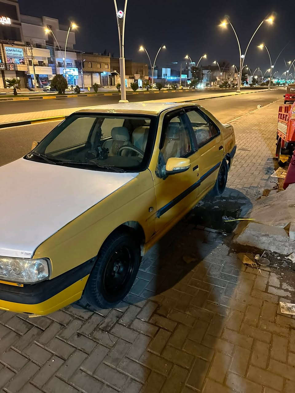 سلام عليكم سياره لبيع بيجو 405 سياره حلوه لا تنقيص وله تبغير سياره تبريد شغال ما بيه خياس هوايه بس بل دوس شويه عليه 300 هيه وغرامات عله مشتري مكاني بصره قبله سعره 23 بيه مجال رقمي ***********
