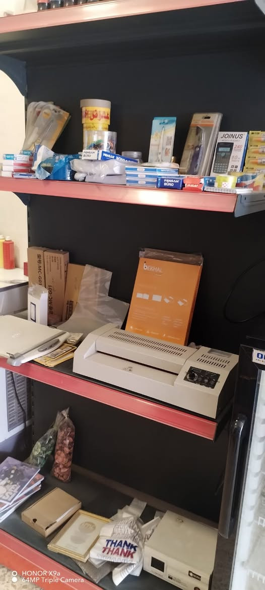 30 رف 

3 ستاند لون اسود 

نظيف جدا


**إذا كنت صاحب هذا الإعلان وتريد حذفه لأي سبب، رجاءا أرسل رسالة إلى الدعم الفني**