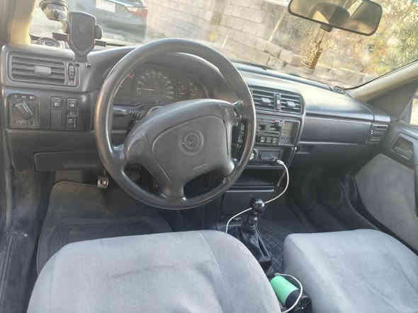 السلام عليكم
اوبل فكترا 20 بدون ضربه وصبغ وخياس 
موديل 95 باسمي سنويه لل29 رقم انگليزي 
سياره كل كهربائياته شغاله جوم الجدام كهرباء الامري كهرباء 
بوب كلهن سنتر 
محرك وگير شرط السعر 43 وبيه مجال واذا اكو سياره زينه انطي فرق ***********
