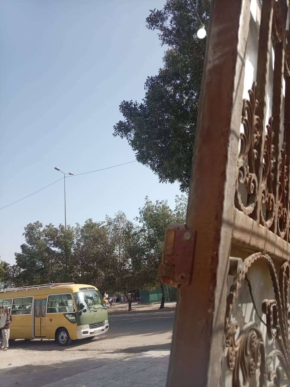 السلام عليكم باب للبيع السعر 350 وبي مجال الاستفسار الرقم ***********
