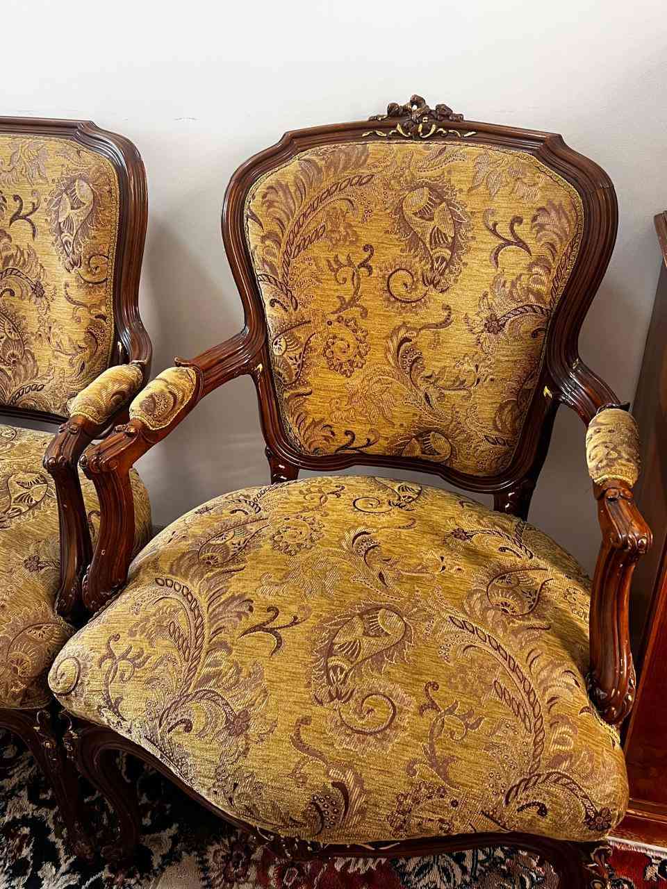 تخم خمس مقاعد
٢ طبله دائرية 
١ وسطيه 
٢ بازيات 
سعر ع خاص


**إذا كنت صاحب هذا الإعلان وتريد حذفه لأي سبب، رجاءا أرسل رسالة إلى الدعم الفني**