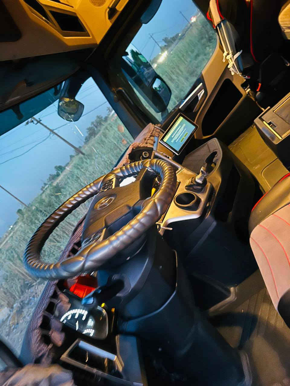 السلام عليكم اكتروس وحش 2012 حجم 51 مكينه كور عالي مكفوله كفاله عامه فول مواصفات مربوطه جادر مسرحي تحويل مباشر السعر 295$ بيه مجال بسيط مكان السيارة واسط الزبيديه رقم صاحب السياره ***********/***********
