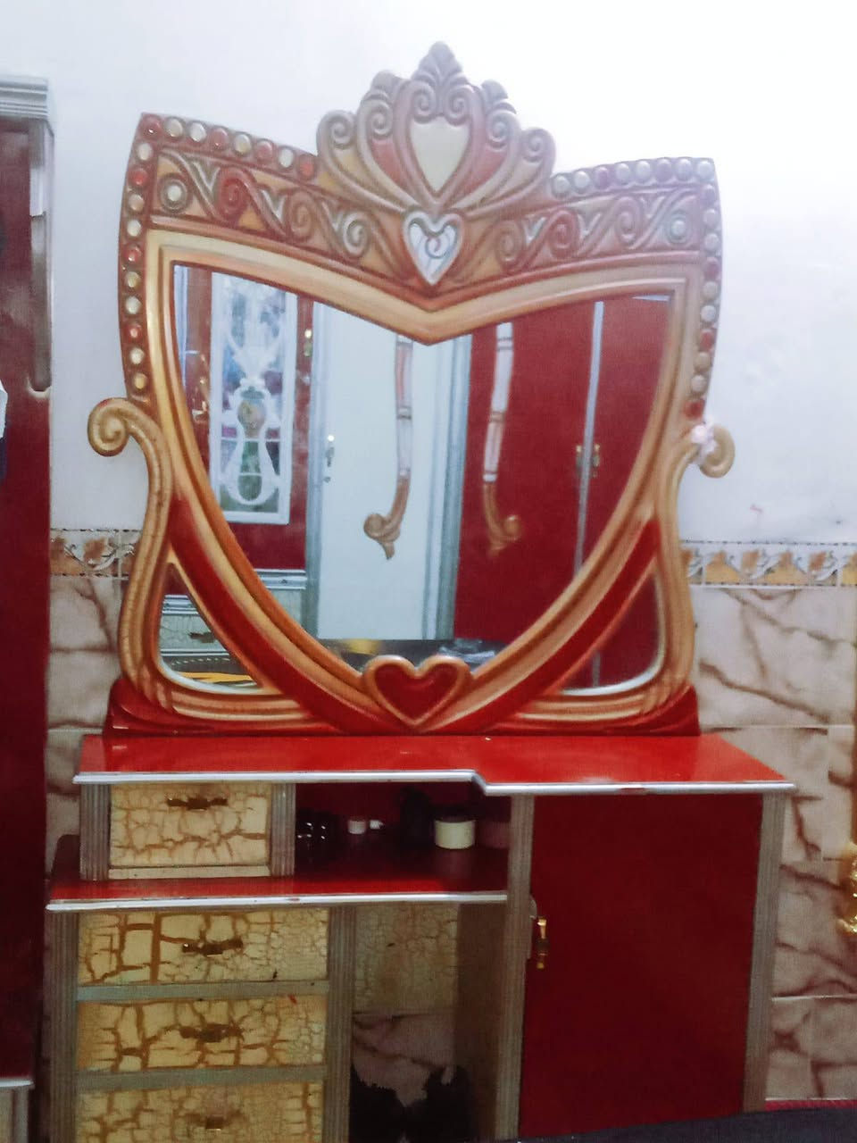 السلام عليكم ورحمه الله وبركاته
غرفه نوم خشب عراقي تصميم تركي سعرها 750 
وبيها مجال قليل مكاني الشعب سبع قصور 
الهاتف ***********
