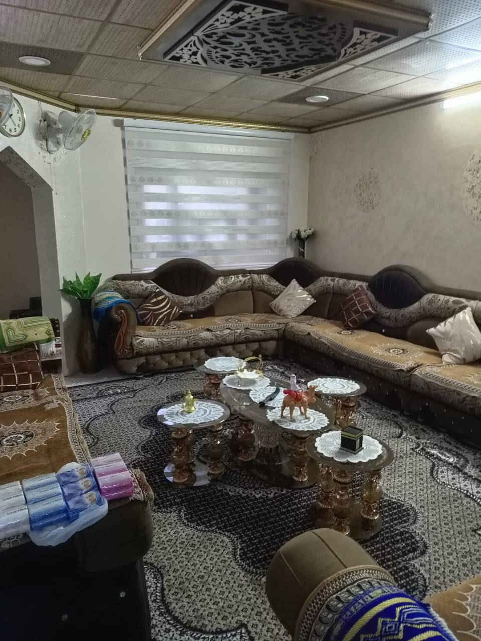 بيت للبيع 🏠🏠
🟨حي سومر. قرب جامع قباء
تفاصيل
🔴مساحة (200)م  طابقين معزول. بيت مرتب جدا 
طابق الاول (غرفتين نوم- هول -استقبال - مطبخ - صحيات )
طابق الثاني (غرفتين نوم- هول -  - صحيات)
🔴شرط التحويل
 
تگدر تتواصل مع الارقام او علواتساب

📶 ***********

📞 ***********

موقع مكتبنا @الصالحين للعقار 2 سوق سومر تقاطع الثاني
