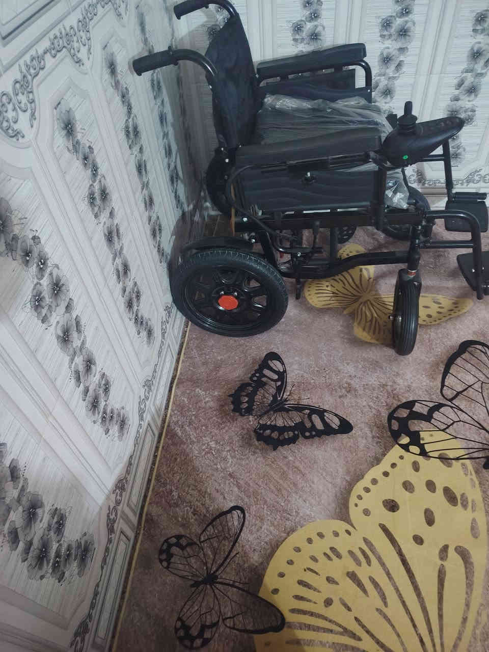 كرسي كهربائي جديد بجيس ابد ما مستخدم  لعنوان بغداد مدينه الصدر لاتصال ***********
