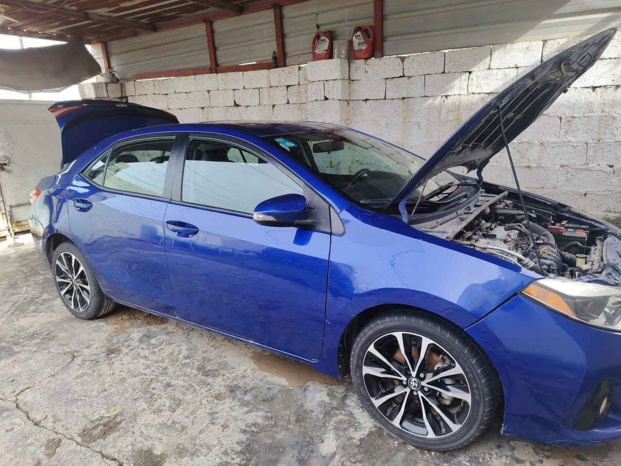 تويوتا كورولا موديل 2016 (أمريكي)
سونار مرفق بل منشور سونار مرفق بل منشور
العنوان/بغداد قرب بسمايه
(الهاتف/***********)
 بلد المنشأ: وارد أمريكي
فتحه سقف
بصمه 
كشنات جلد
 محرك: 4 سلندر سعة 1.8 لتر
 نظام الدفع: أمامي (FWD)
 ناقل الحركة:اوتماتيك
 شاشة معلومات (6.1 إنش)
 بلوتوث + USB
 تحكم من المقود
 كاميرا خلفية
 تكييف أوتوماتيك (بعض الفئات)
 مقاعد قماش أو جلد (حسب الفئة)
 وسائد هواية متعددة
 نظام ABS مانع انغلاق الفرامل
 نظام الثبات الإلكتروني (VSC
 التحكم بالجر (TRAC) 
 مرايا كهربائية
