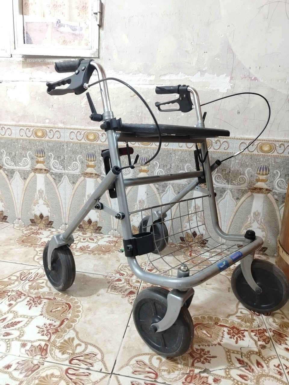 عربانه للبيع السعر ١٥٠ 
***********
